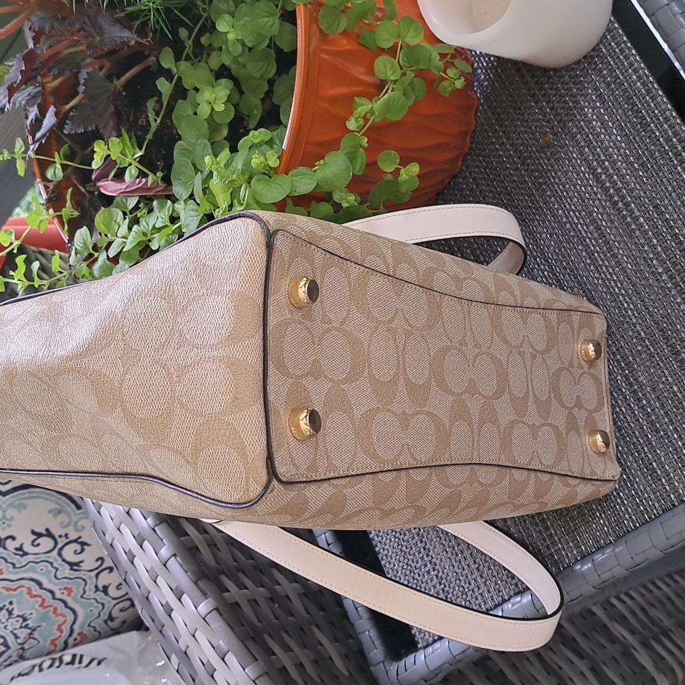 Coach Marlie C1565 Shoulder bag with Gold Chains and Leather Handles EC Like NEW - Picture 6 of 9
